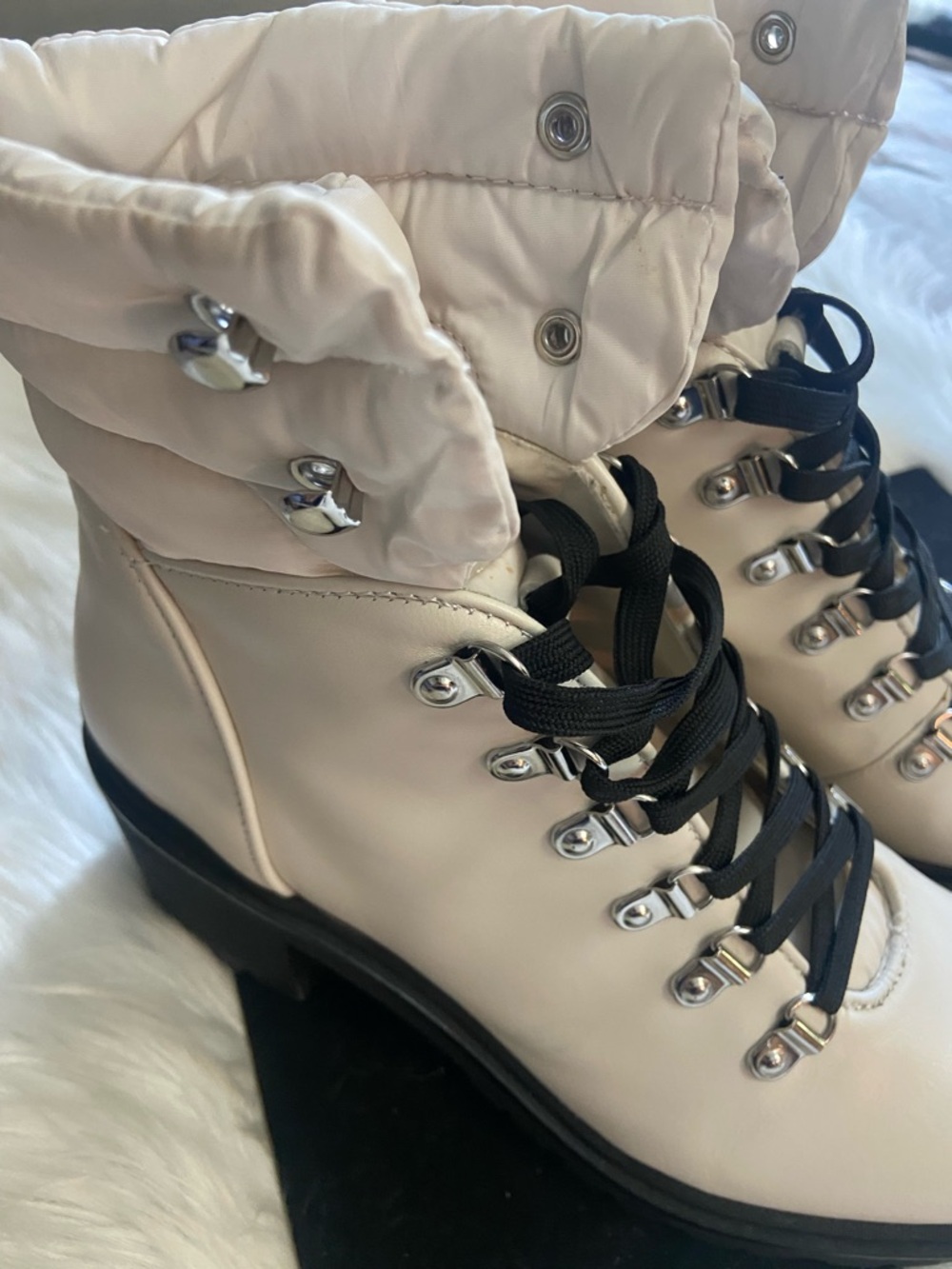 Nine West Sz 9 White Lace-Up Quilted Ankle Boots with Black Laces - Picture 7 of 8